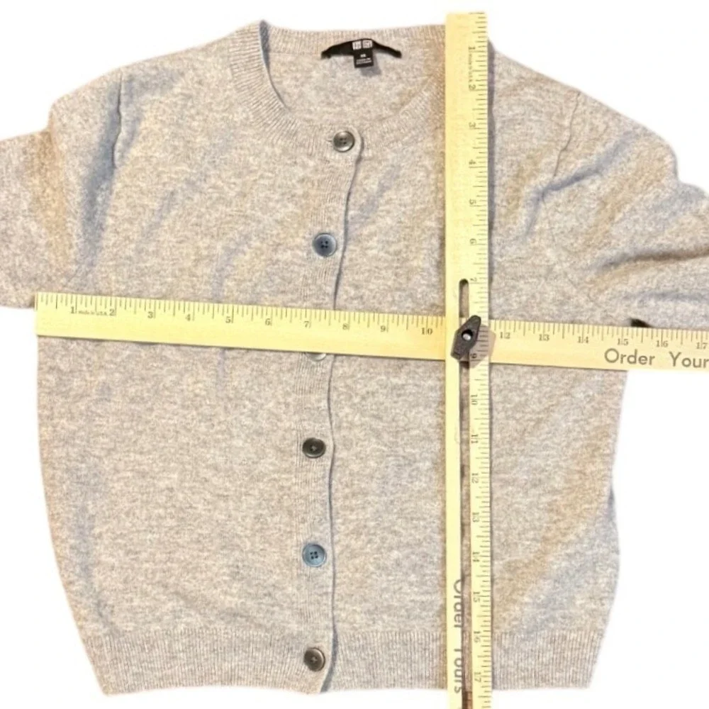 Uniqlo Womens Cashmere Cardigan XS Gray Cropped Minimalist Lightweight Classic